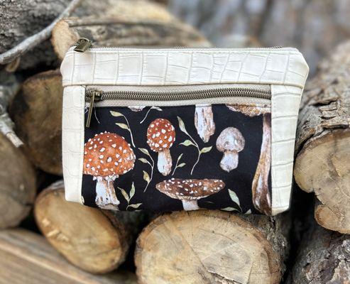 Jasmine Pouch - Mushroom, a stylish cream purse adorned with charming mushroom motifs, complete with two convenient zippers.
Fully lined.