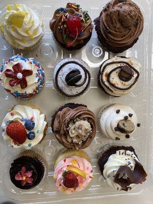 I had a dozen of their assorted cupcakes, and I must say, they were absolutely delicious!!