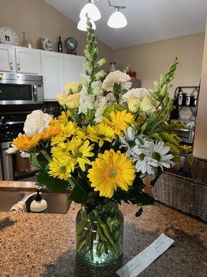 Gorgeous, fresh, full vase, 100% better than other florist!