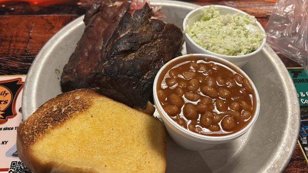 Ribs, baked beans and slaw and toast.