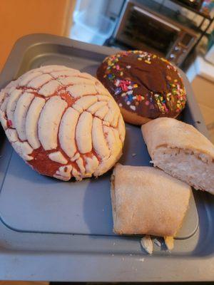 From left: Concha, pan con chocolate, dulce de arroz con leche