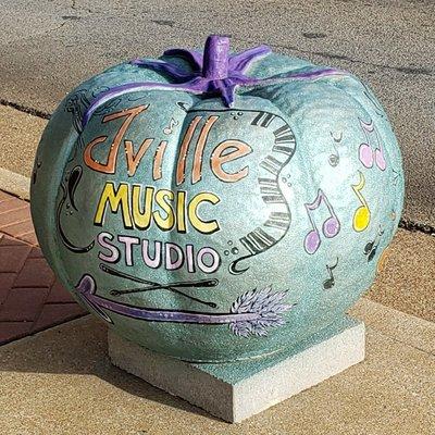 Our new Jacksonville tomato is located on the corner of Main St. & E. Rusk St. Downtown. Local artist designed and painted by Crystal Lee.