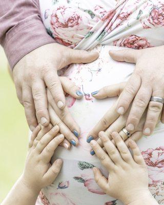 Perfect manicure for my maternity shoot!