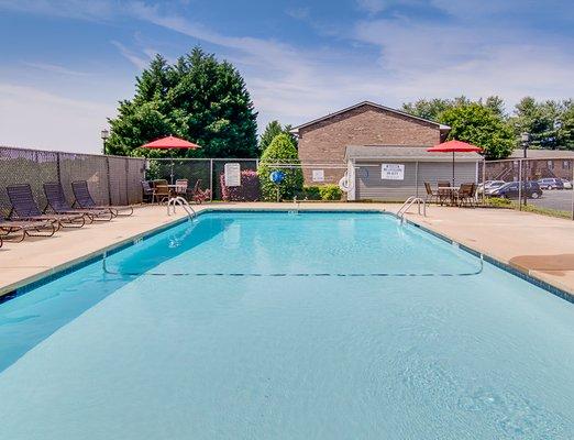 Relax poolside at Salem Ridge Apartments