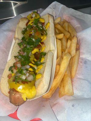 Big doble Hot Dog
 
Our vegan hot dog now with double the flavor and size!! Available with all your favorite toppings.