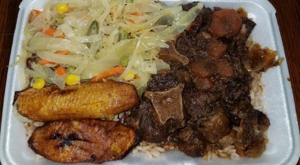 Oxtails, plantains, vegetables, peas and rice,