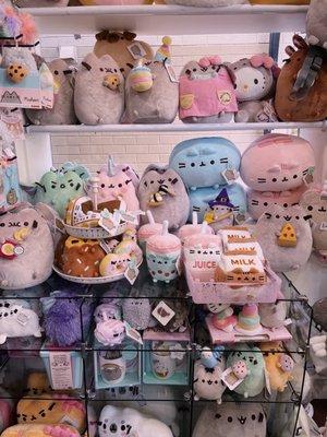 tons of pusheen plushies