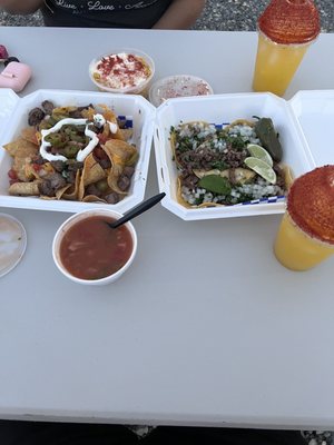 Asada mini tacos, tocos nachos,