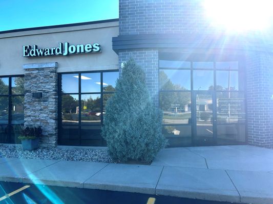 Christopher G Pfau, CRPC, AAMS
Financial Advisor
Edward Jones
N79 W14688 Appleton Avenue
Menomonee Falls, WI 53051