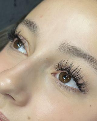 Wispy Classic Lash Extensions with Spikes