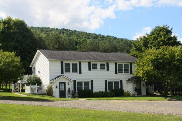 Filigree Inn - Four large suites w private porches