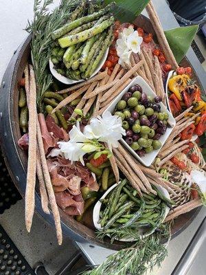 Veggie & charcuterie platter