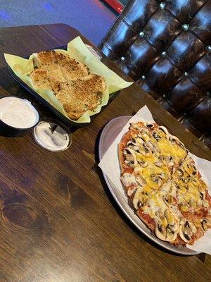 Garlic bread, ranch and mushroom pizza