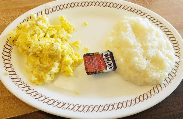 11-22-2018 Scrambled Eggs and Grits !! No complaints at this table.