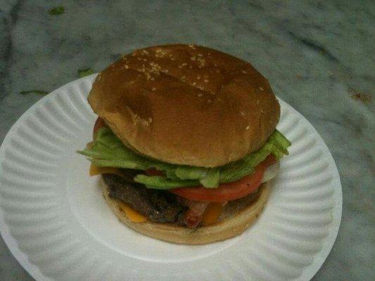 Cheddar Cheeseburger with Lettuce & Tomato