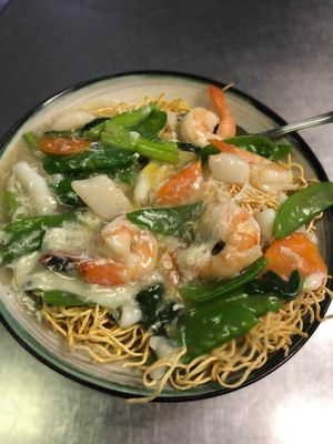 Seafood Crispy Egg Noodle