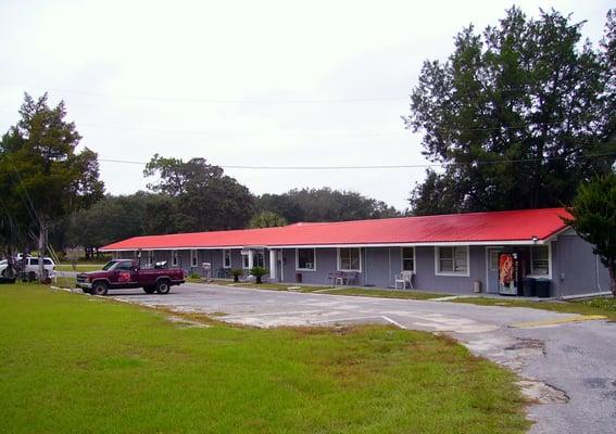 Tall Pines Motel