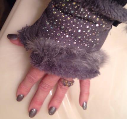 Sparkling gray nails to match my Chicago 'bling' gloves!