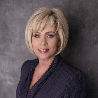 Julie Shoaee, Owner/Agent-RE/MAX SELECT