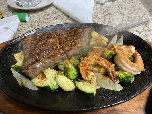 Sirloin steak with shrimp