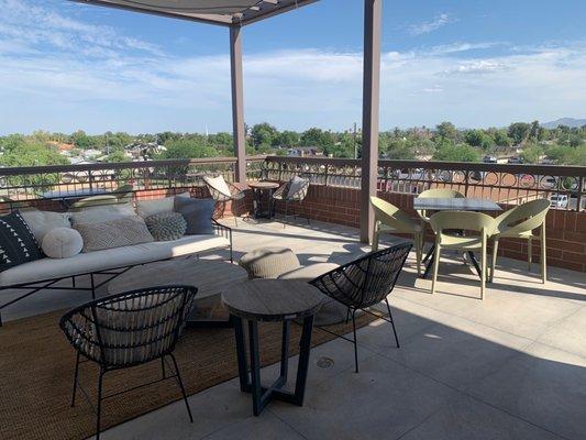 Gorgeous covered patio.. that is just too damned hot to use right now.