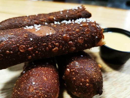 Pretzel Sticks w Beer Cheese