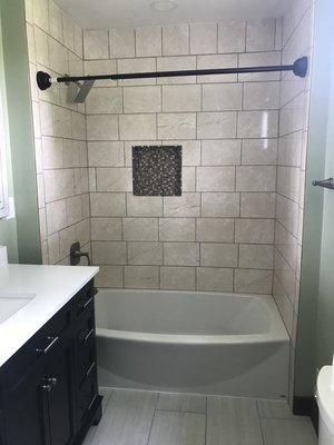 Tile tub surround