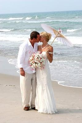 couple kissing on the beach