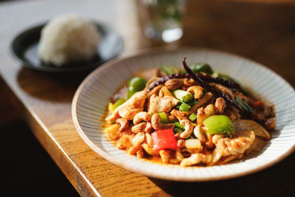 Himaphan chicken.
Stir-fried cashew nut.