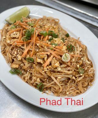 Rice noodles stir-fried with your choice of Meat, egg, bean sprouts, and topped with ground peanuts, carrots, scallions and lime.