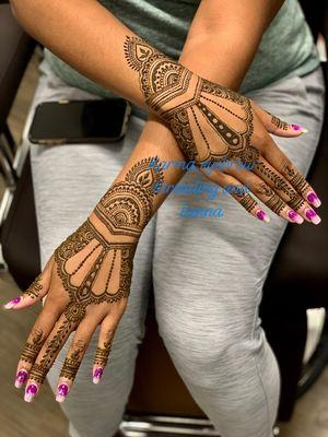 Henna tattoo..
How is it?