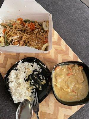 Pad Thai, Yellow Curry, Fried 4 Vegetable Egg Roll,tum Large Tom Kha Soup