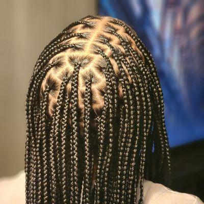 Flawless knotless braids