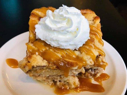 Bread pudding w/ caramel sauce