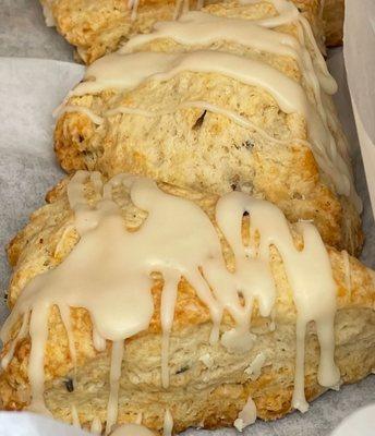 Lemon-lavender mini-scones: flavorful and delicious