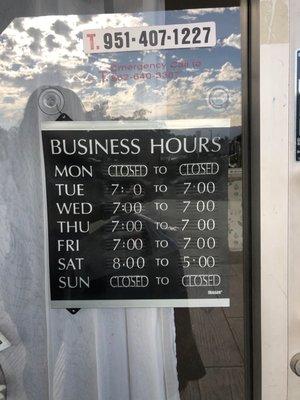 Business hours and phone number.