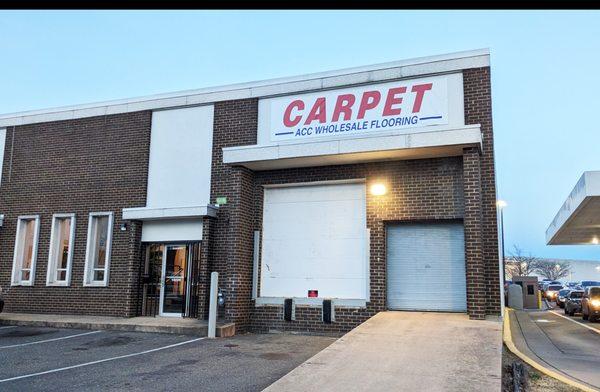 Easy load-up at Atlantic Coast Carpet's Belstville flooring warehouse.