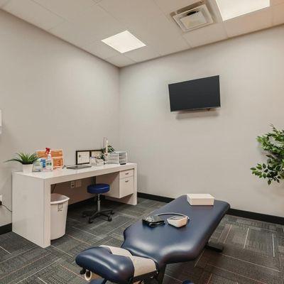 NuSpine Chiropractic has open and spacious chiropractic therapy stations.