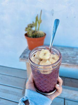 "Açaí bowl" in a mason jar smh