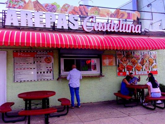 CasDeLuna Venezuelan arepas takeout in Trenton