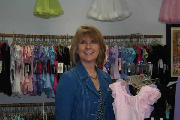 I'm Liz Sumpter, owner of Carolina Connection. I've been a dancer, dance teacher & mom of a dancer. Now I can help you!