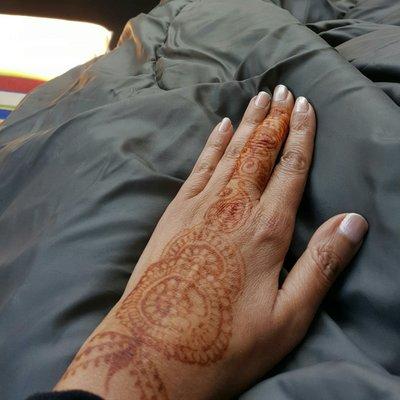 Hand henna tattoo. Love the design!