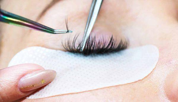 Volume lashes expertly applied will not damage the natural lashes