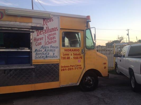 Food truck right side view