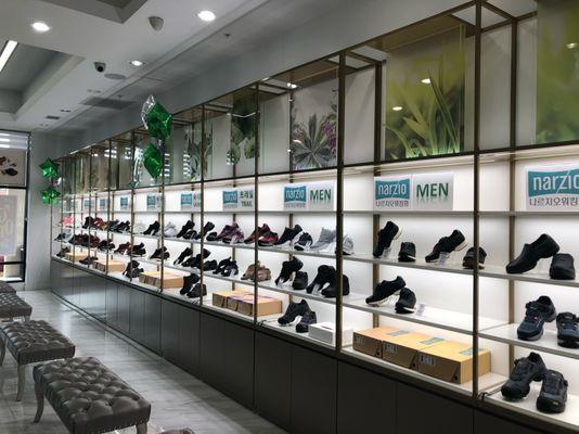 Narzio, a Korean shoe brand.