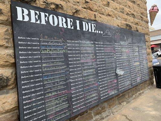 Before I die chalk wall