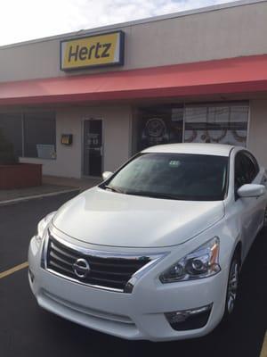 Hertz Car Rental - Wallingford - Broad Street HLE