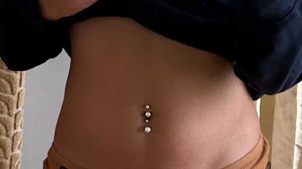 belly piercing