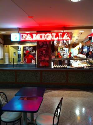 Famous Famiglia Pizzeria