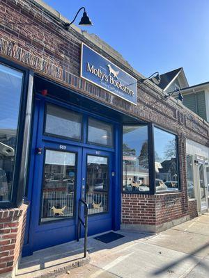 Molly's Bookstore storefront.